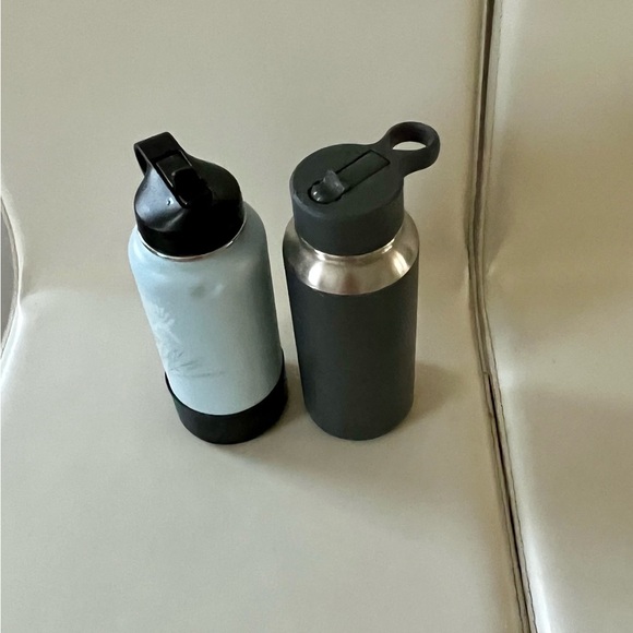 Used Hydro Flask and Gobie Water Bottles - Picture 10 of 11